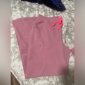 Figs cargo scrub pants in chalk pink- L BRAND NEW